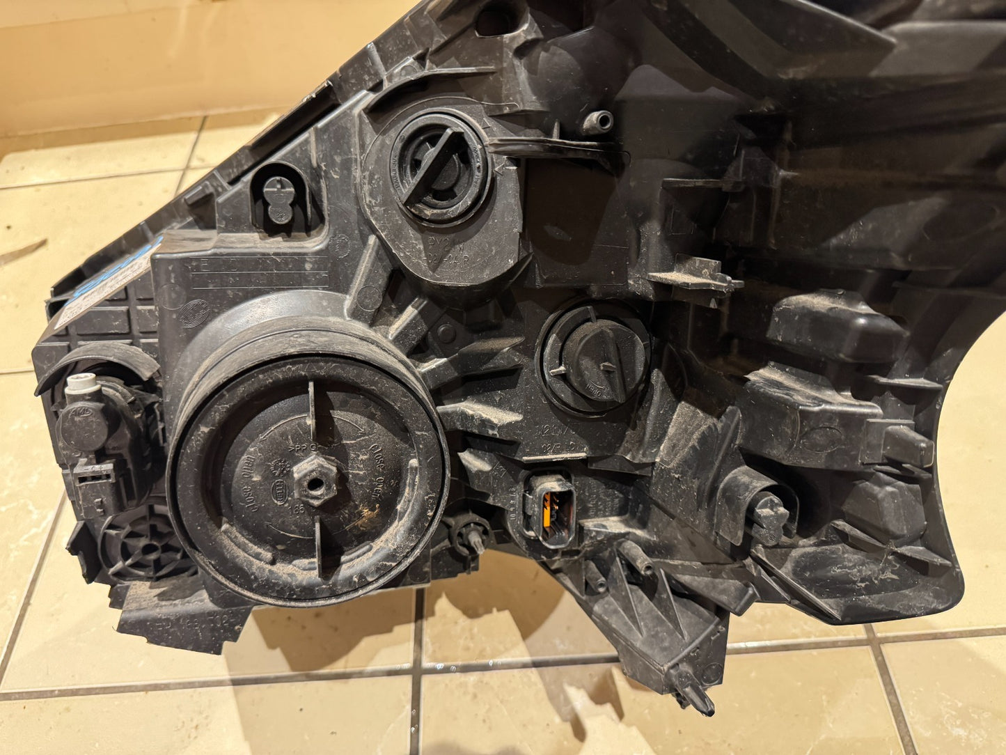 Renault Trafic III 2021 Headlight Right Driver Side RHD 260105172R DAMAGED