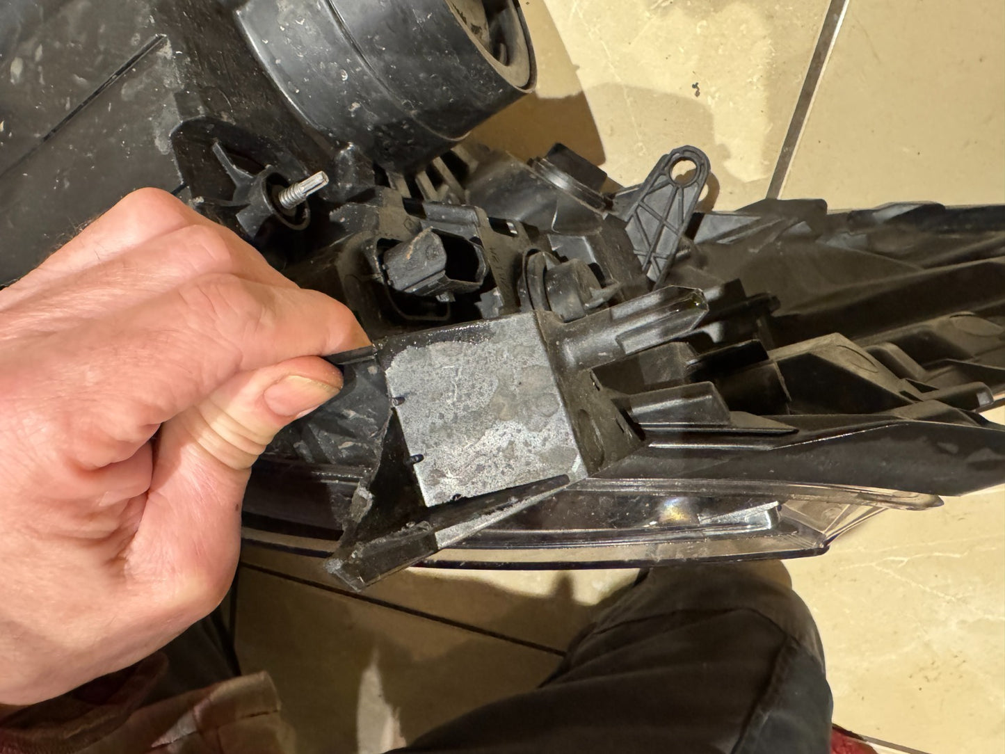 Renault Trafic III 2021 Headlight Right Driver Side RHD 260105172R DAMAGED