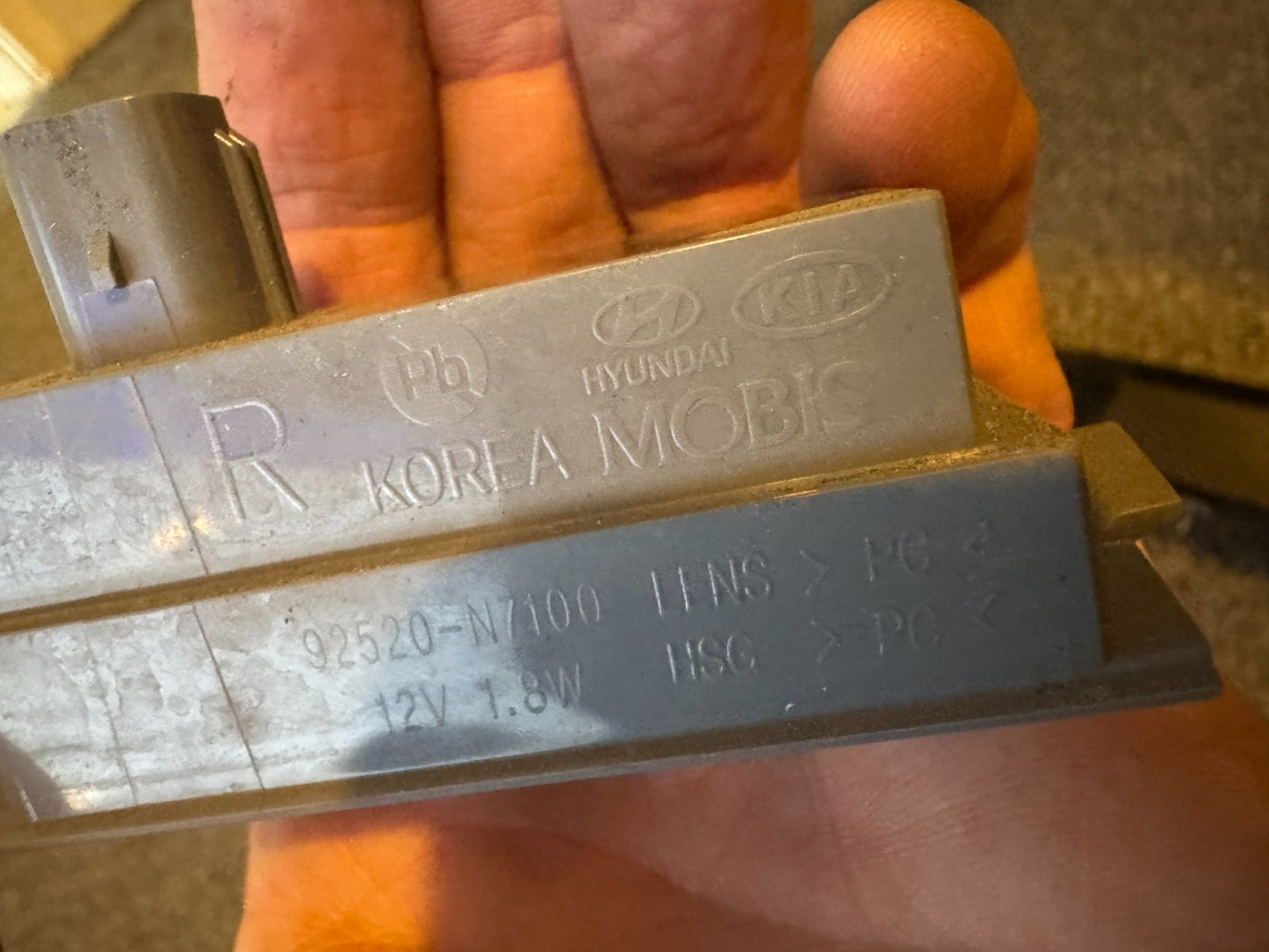 HYUNDAI TUCSON TL, TLE Number Plate Light Holder Trim RIGHT 92520N7100