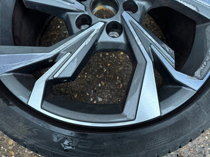1x Genuine Audi A3 8Y 18" Diamond Cut Alloy Wheel 8Jx18 8Y0601025H DAMAGED