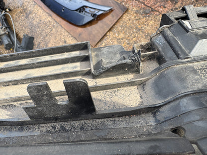 BMW 3 SERIES G20 FRONT SHUTTER AIR DUCT 110738-10 DAMAGED