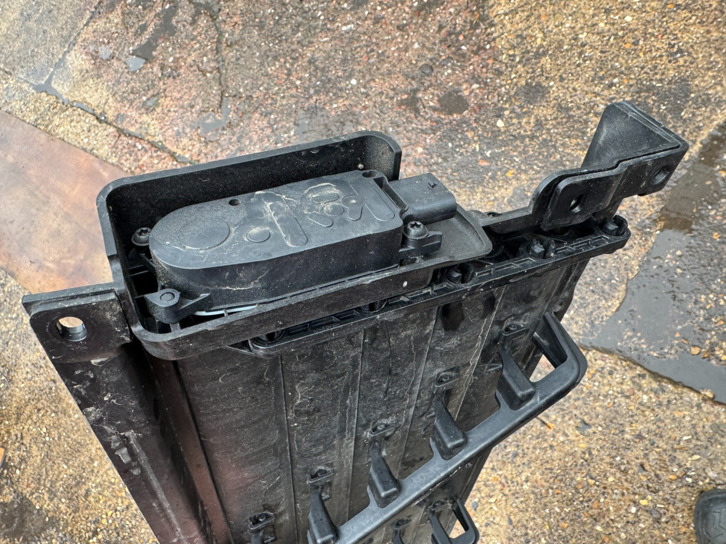 Land Rover Defender 2024 Front intercooler air guide duct channel L8B28475AC