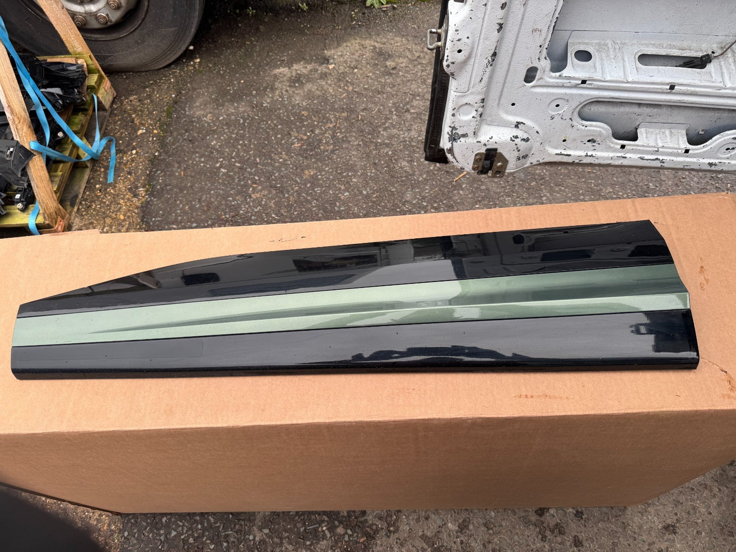 KIA SPORTAGE NQ5 Front Left Door Lower Molding 87721-R2300 2024