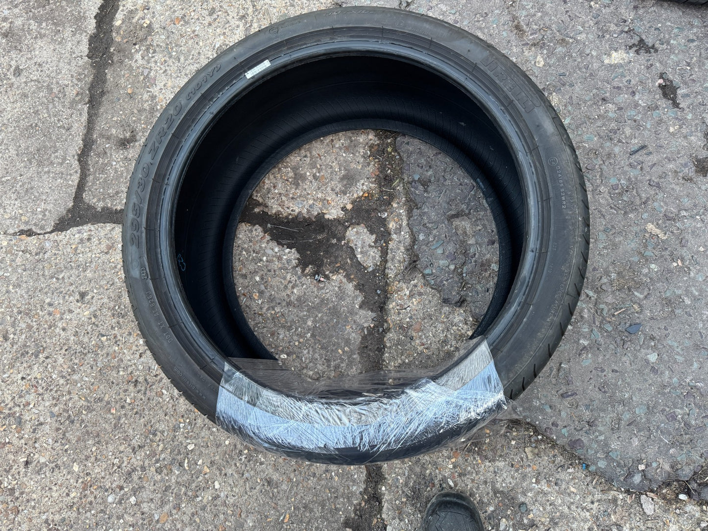 PIRELLI 295 30 20 (101Y) TYRE P ZERO EXTRA LOAD  5.5MM 2023 min cosmetic damage