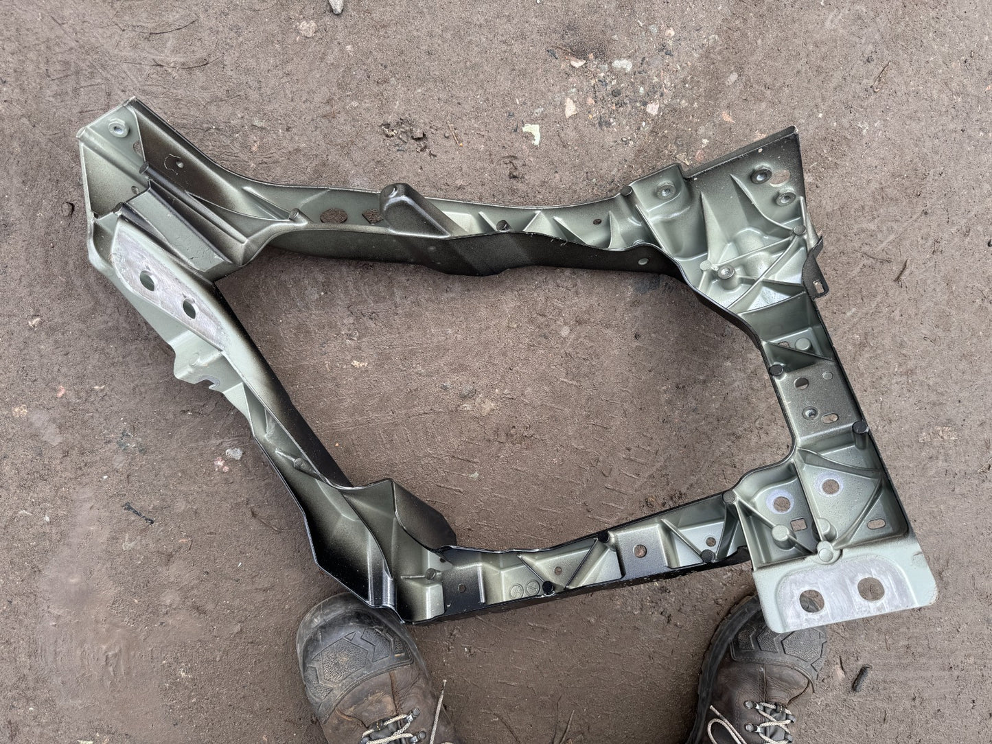 RANGE ROVER SPORT SVR 22-ON HEADLIGHT BRACKET LEFT