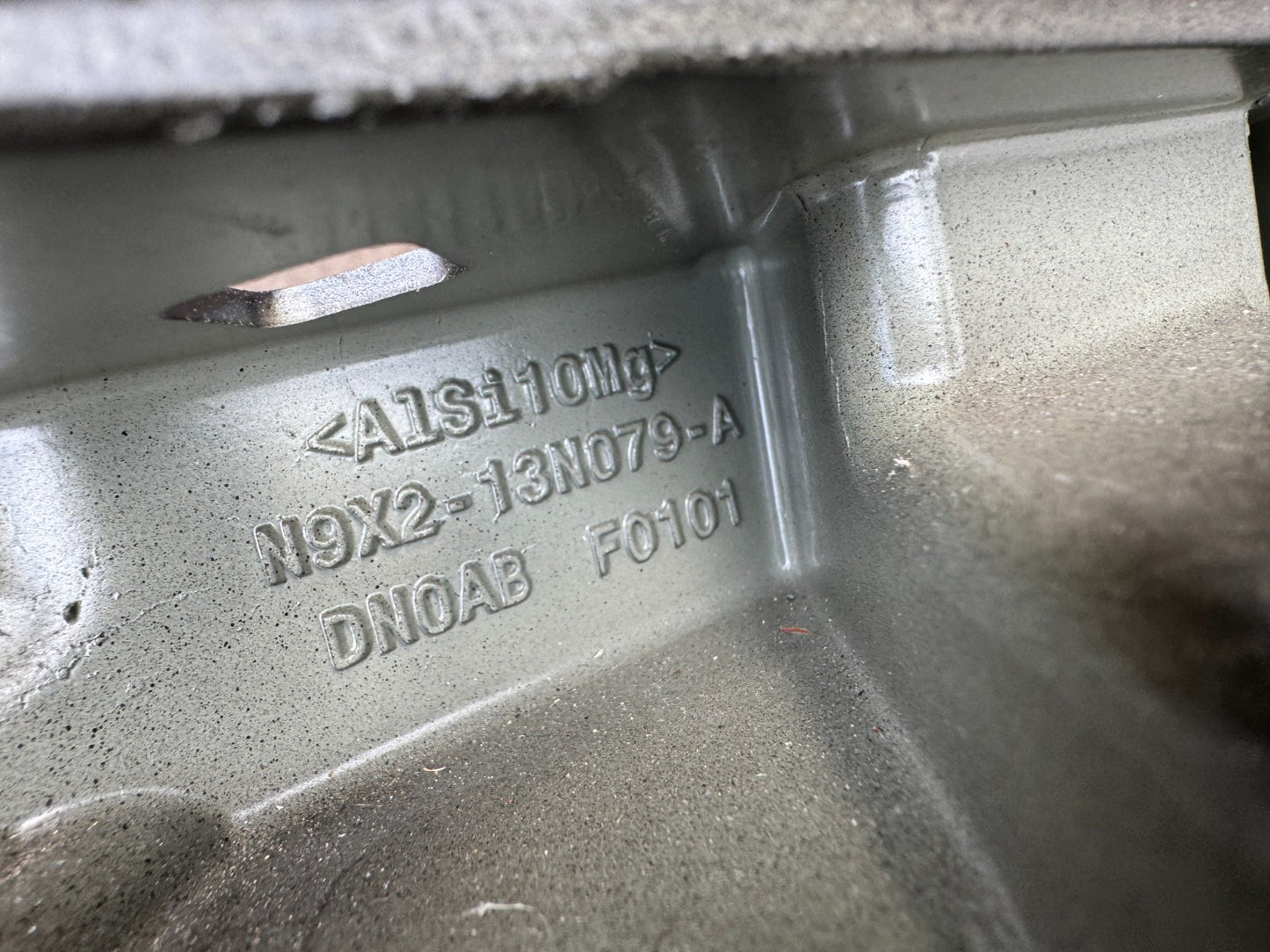 RANGE ROVER SPORT SVR 22-ON HEADLIGHT BRACKET LEFT