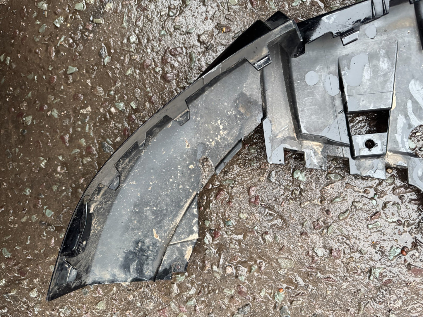 2025 RANGE ROVER VELAR L560 2017-ON FRONT BUMPER UNDER TRAY J8A217F775BC