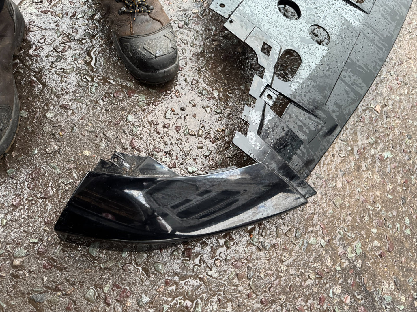 2025 RANGE ROVER VELAR L560 2017-ON FRONT BUMPER UNDER TRAY J8A217F775BC