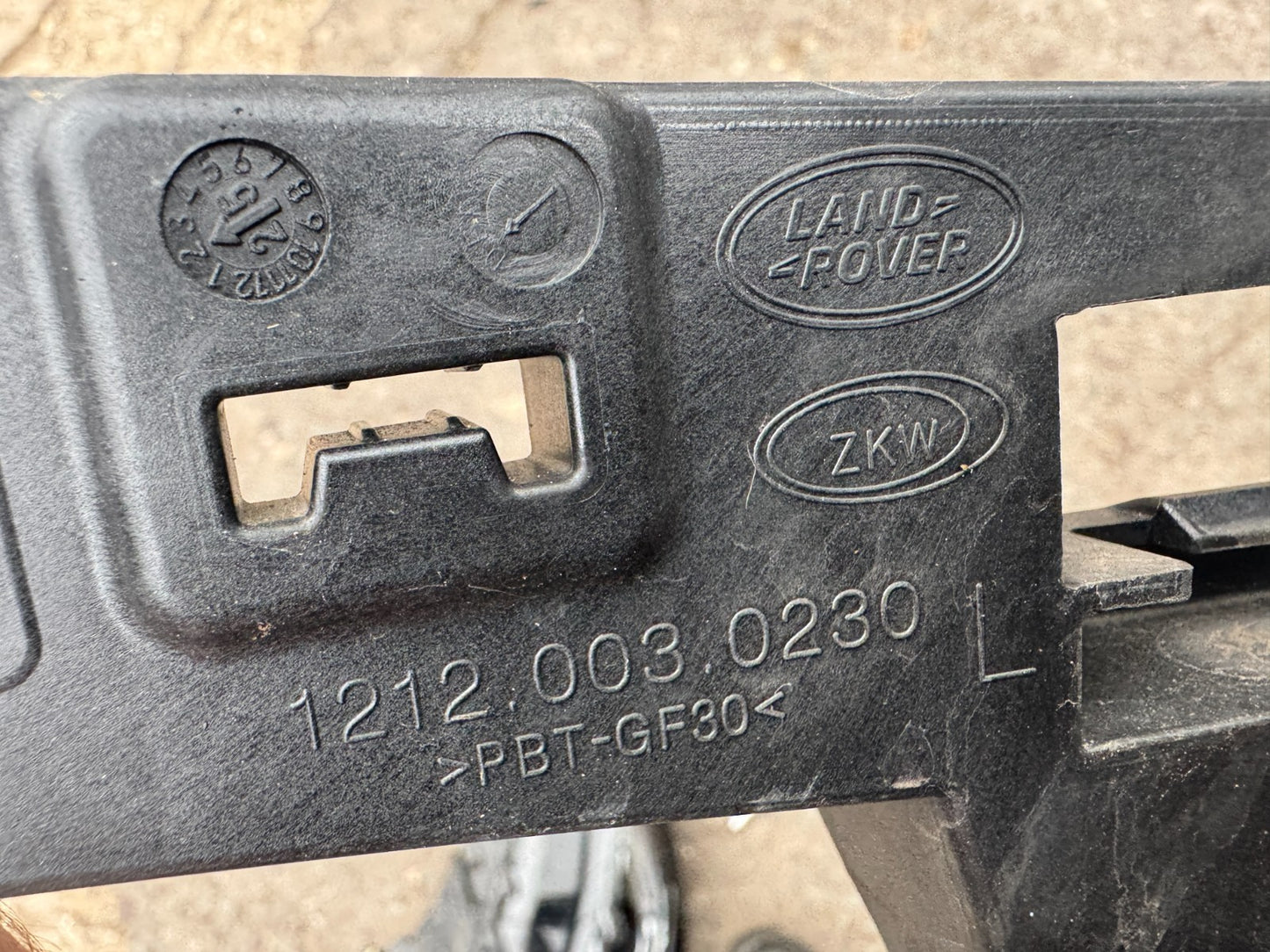 Land Rover Range Rover Sport L461 2024 headlight headlamp mounting bracket