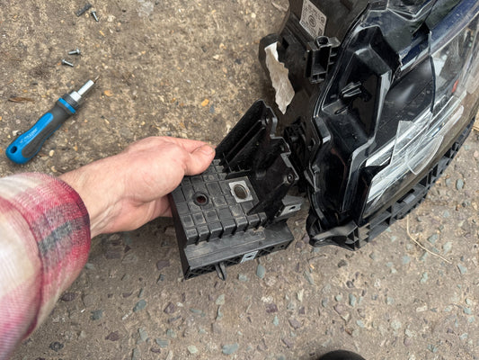 GENUINE RANGE ROVER SPORT L461 2022-2024 LEFT LH HEADLIGHT LOWER LUG