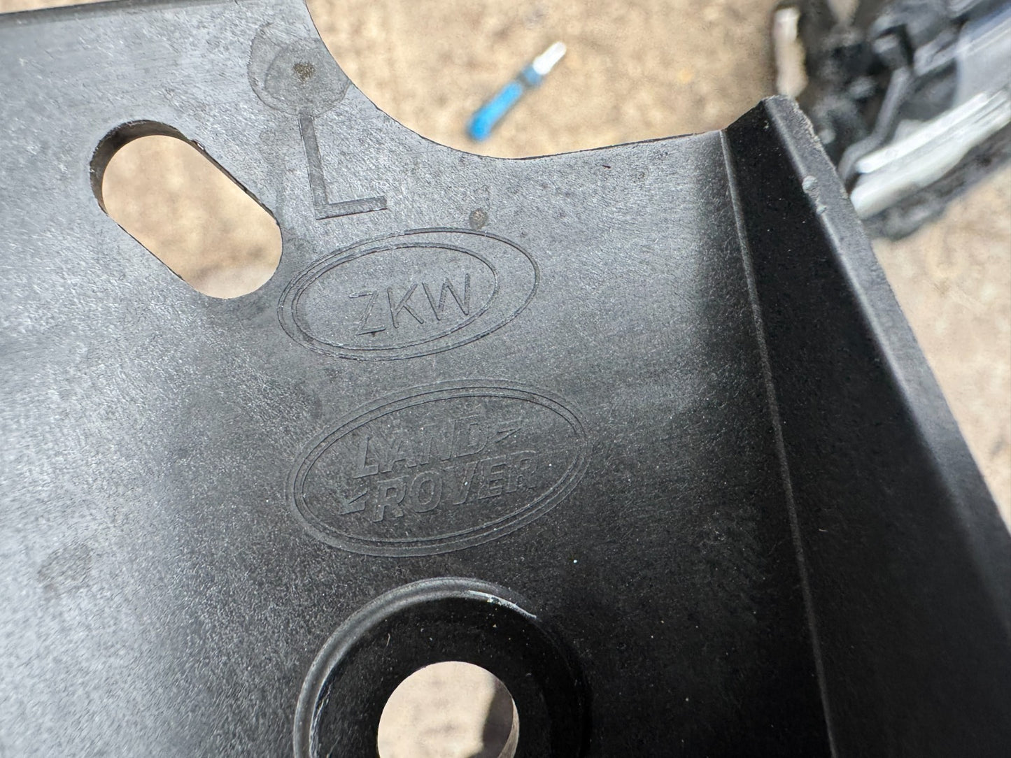 GENUINE RANGE ROVER SPORT L461 2022-2024 LEFT LH HEADLIGHT LOWER LUG