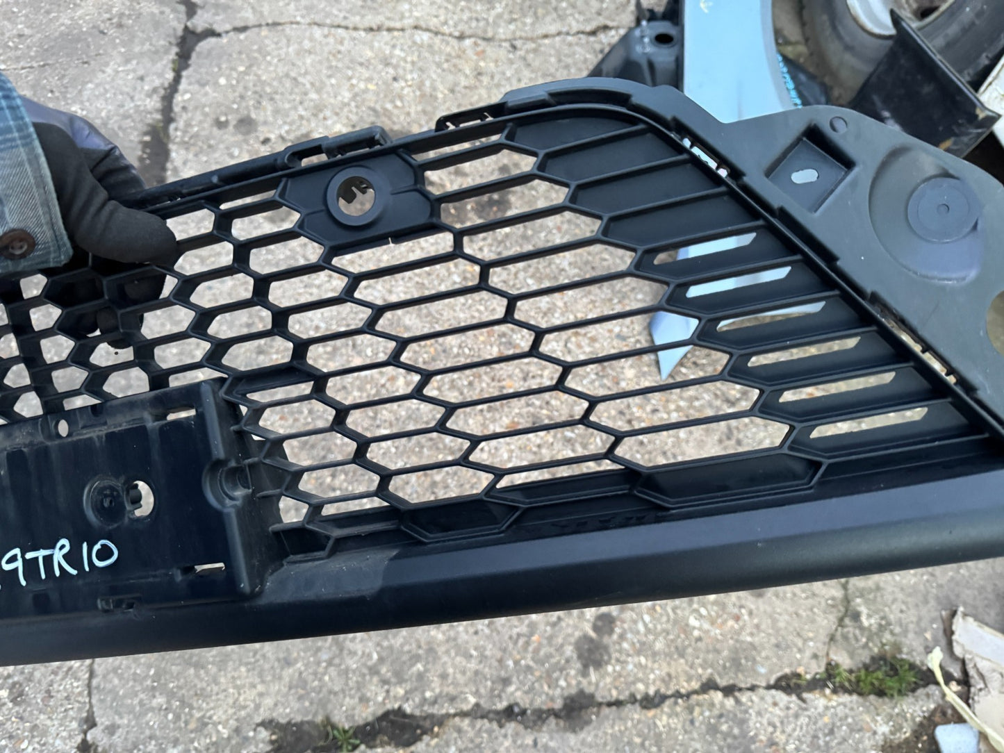 2025 Peugeot 408 II Front bumper lower grill 9840750080