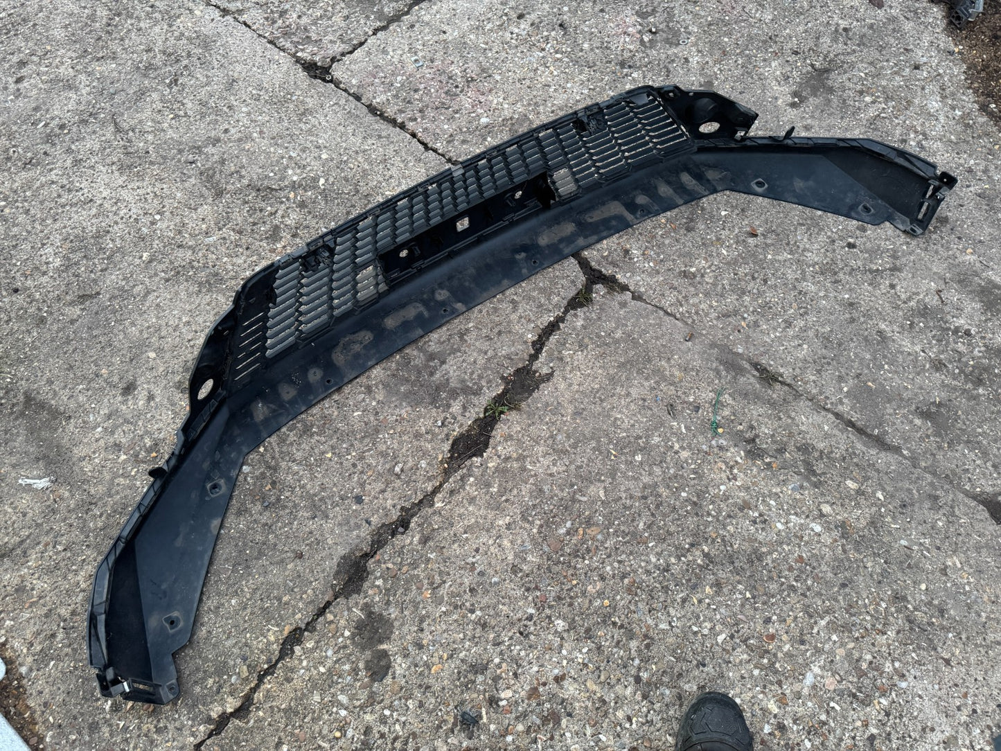 2025 Peugeot 408 II Front bumper lower grill 9840750080