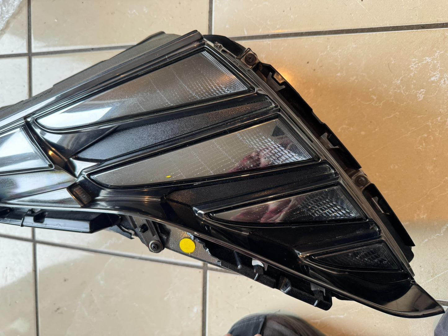 HYUNDAI TUCSON NX4 MK4 RIGHT HEADLIGHT (DAMAGED) 92208N7100