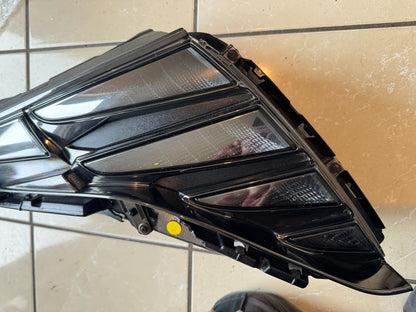 HYUNDAI TUCSON NX4 MK4 RIGHT HEADLIGHT (DAMAGED) 92208N7100