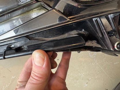 HYUNDAI TUCSON NX4 MK4 RIGHT HEADLIGHT (DAMAGED) 92208N7100