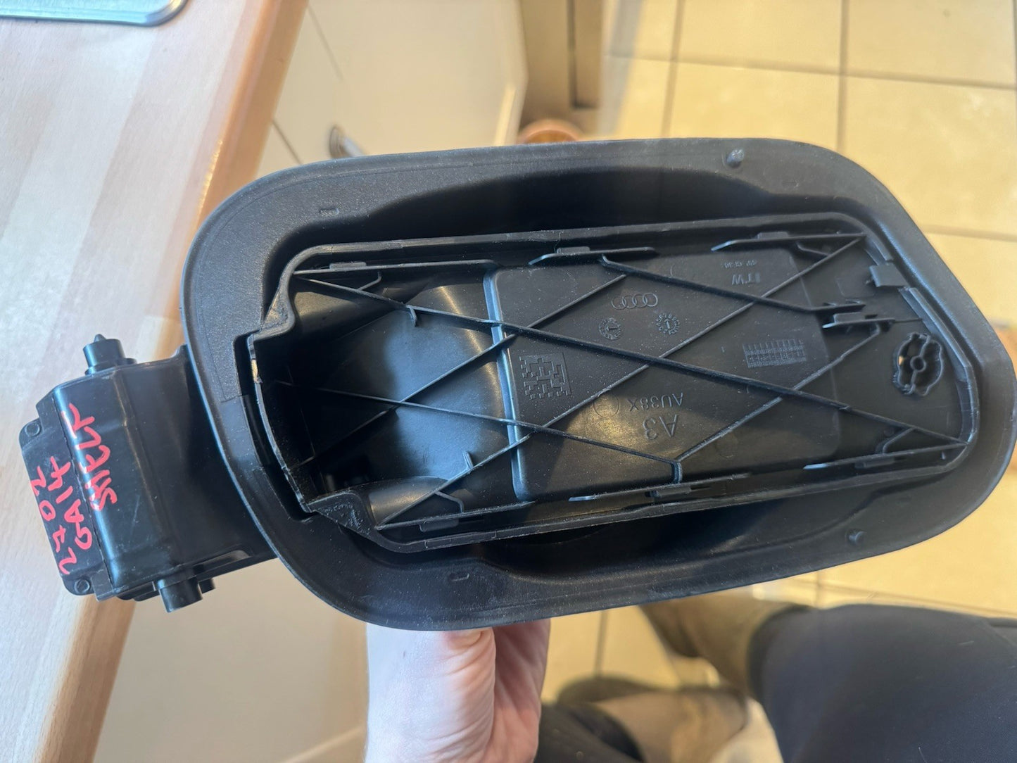 GENUINE 18-25 AUDI A3 8V S LINE FUEL TANK FILLER CAP FLAP COVER 8Y4809906