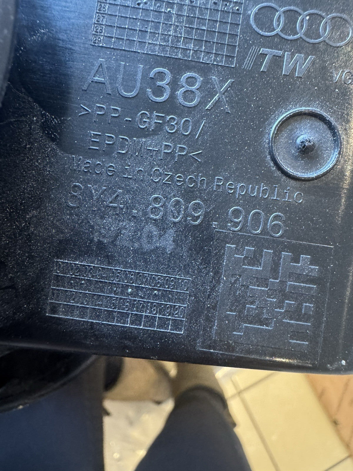 GENUINE 18-25 AUDI A3 8V S LINE FUEL TANK FILLER CAP FLAP COVER 8Y4809906