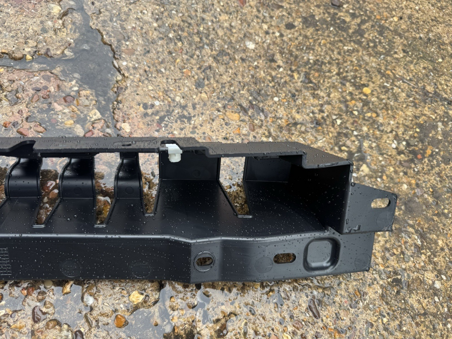 Range Rover Sport Rear Bumper Support Bracket 2022 ON N9X2-8C206-A Genuine