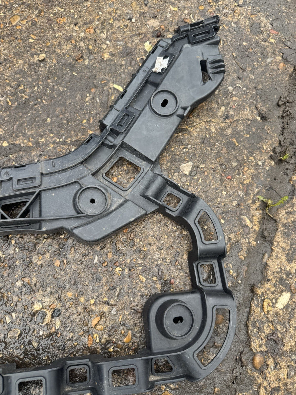 VW PASSAT B8 BUMPER MOUNT BRACKET REAR RIGHT SIDE 2015-2019 3G9807376