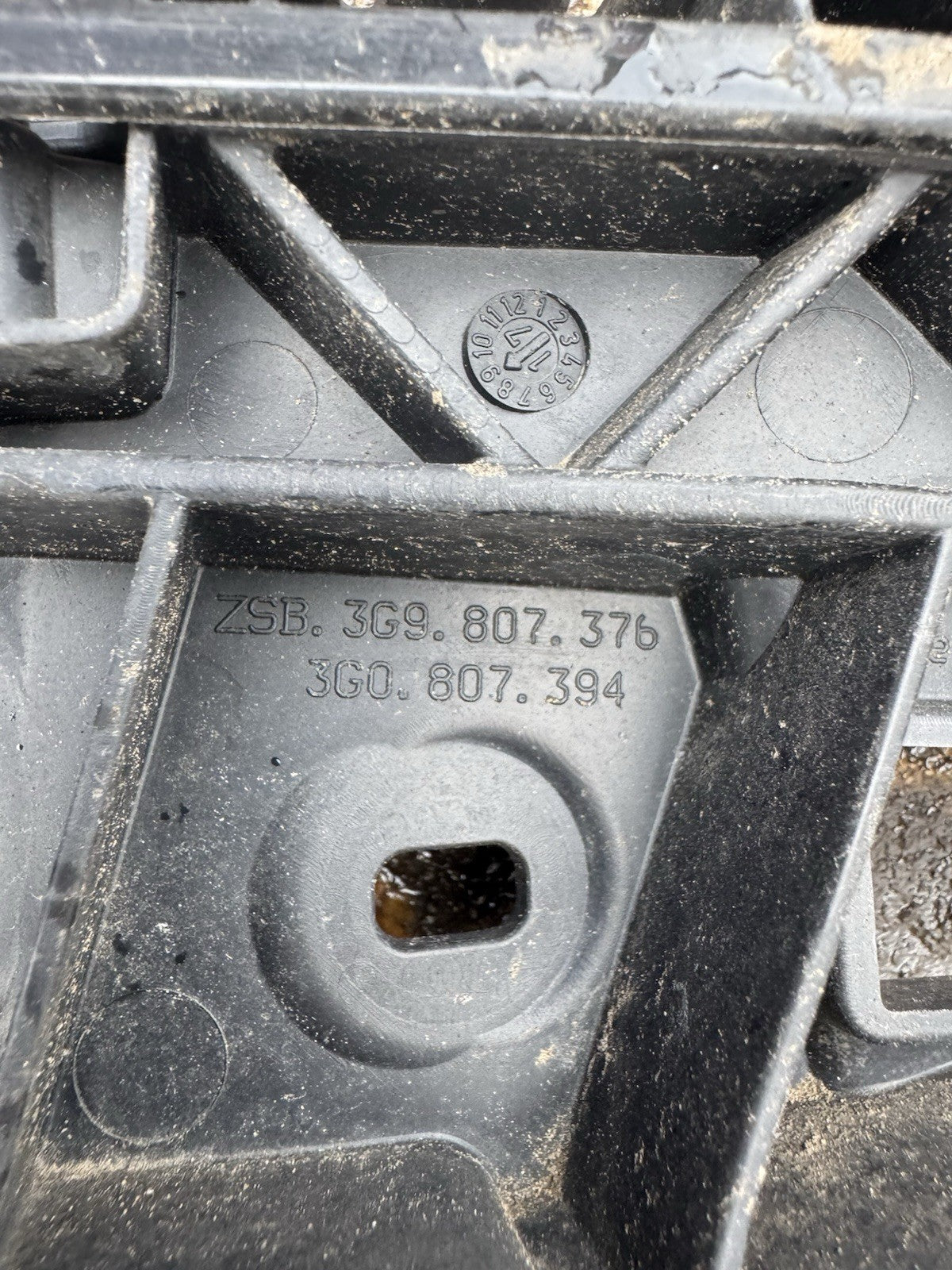 VW PASSAT B8 BUMPER MOUNT BRACKET REAR RIGHT SIDE 2015-2019 3G9807376