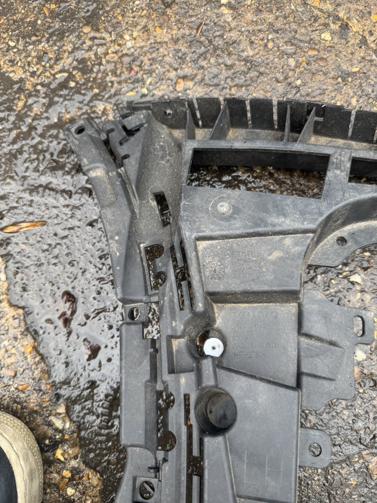 VOLVO XC90 MK2 Rear Left Bumper Bracket 31663175 2025 33605400