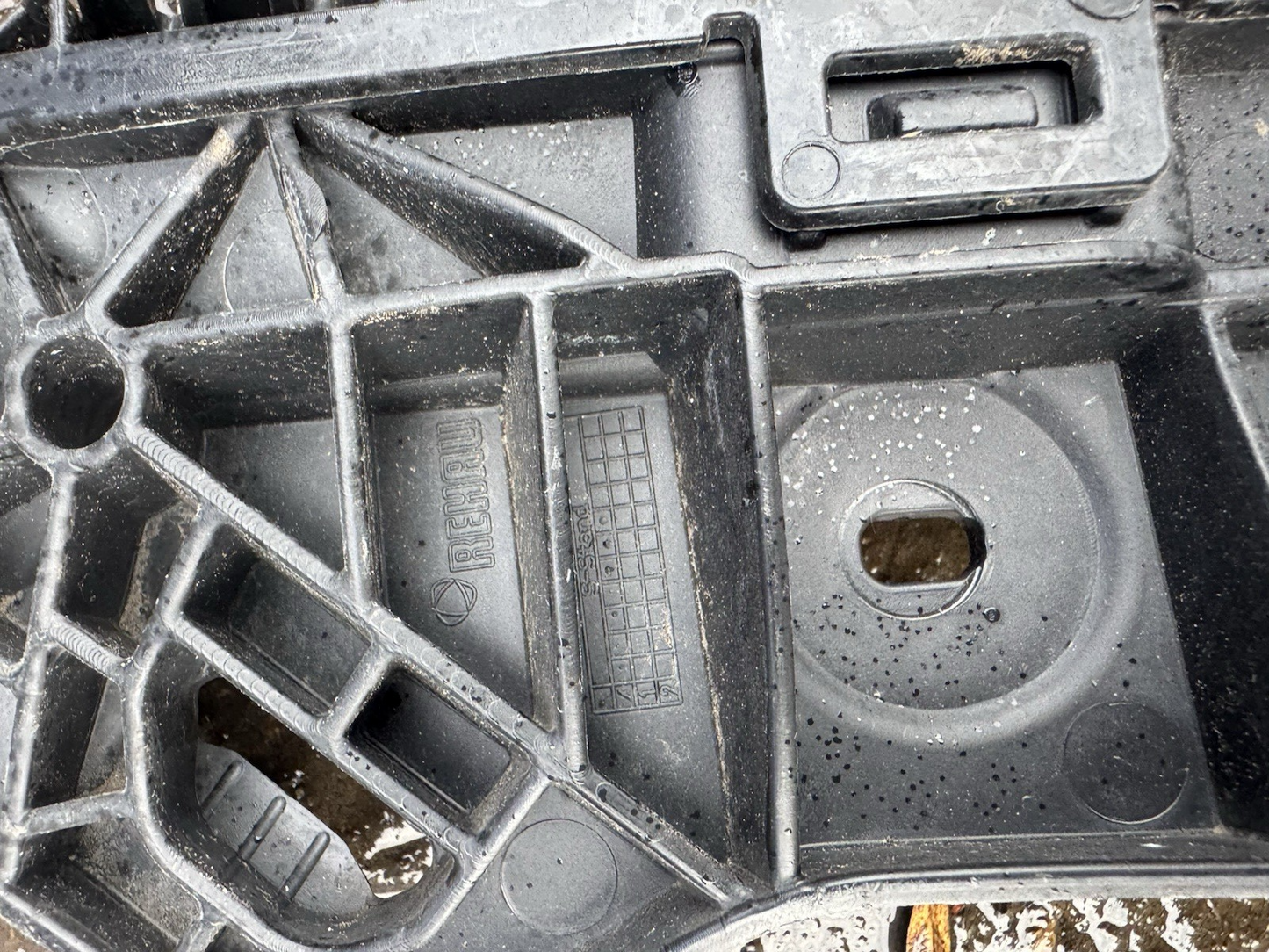 VW PASSAT B8 BUMPER MOUNT BRACKET REAR RIGHT SIDE 2015-2019 3G9807376