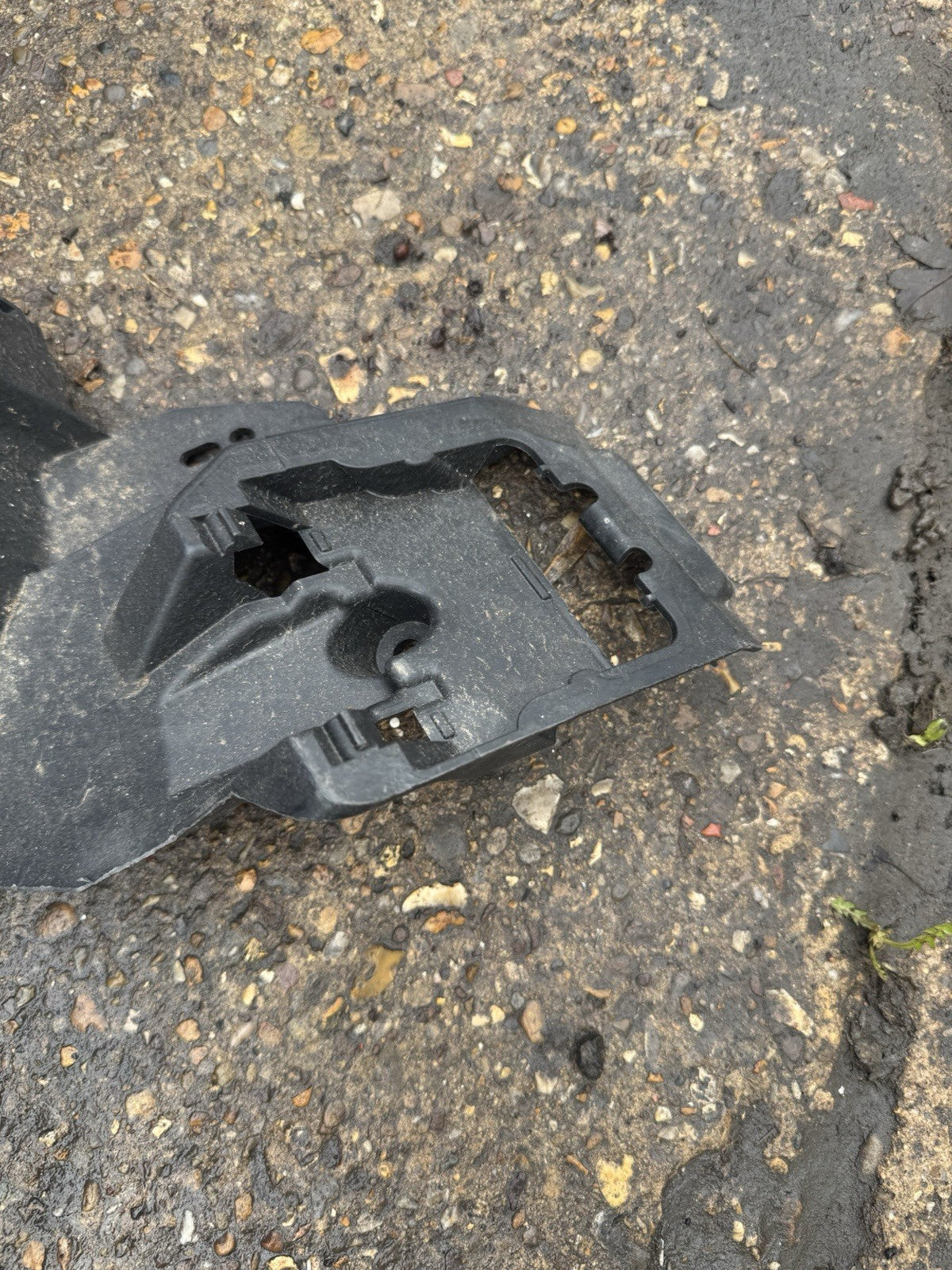 VOLVO XC90 MK2 Rear Left Bumper Bracket 31663175 2025 33605400