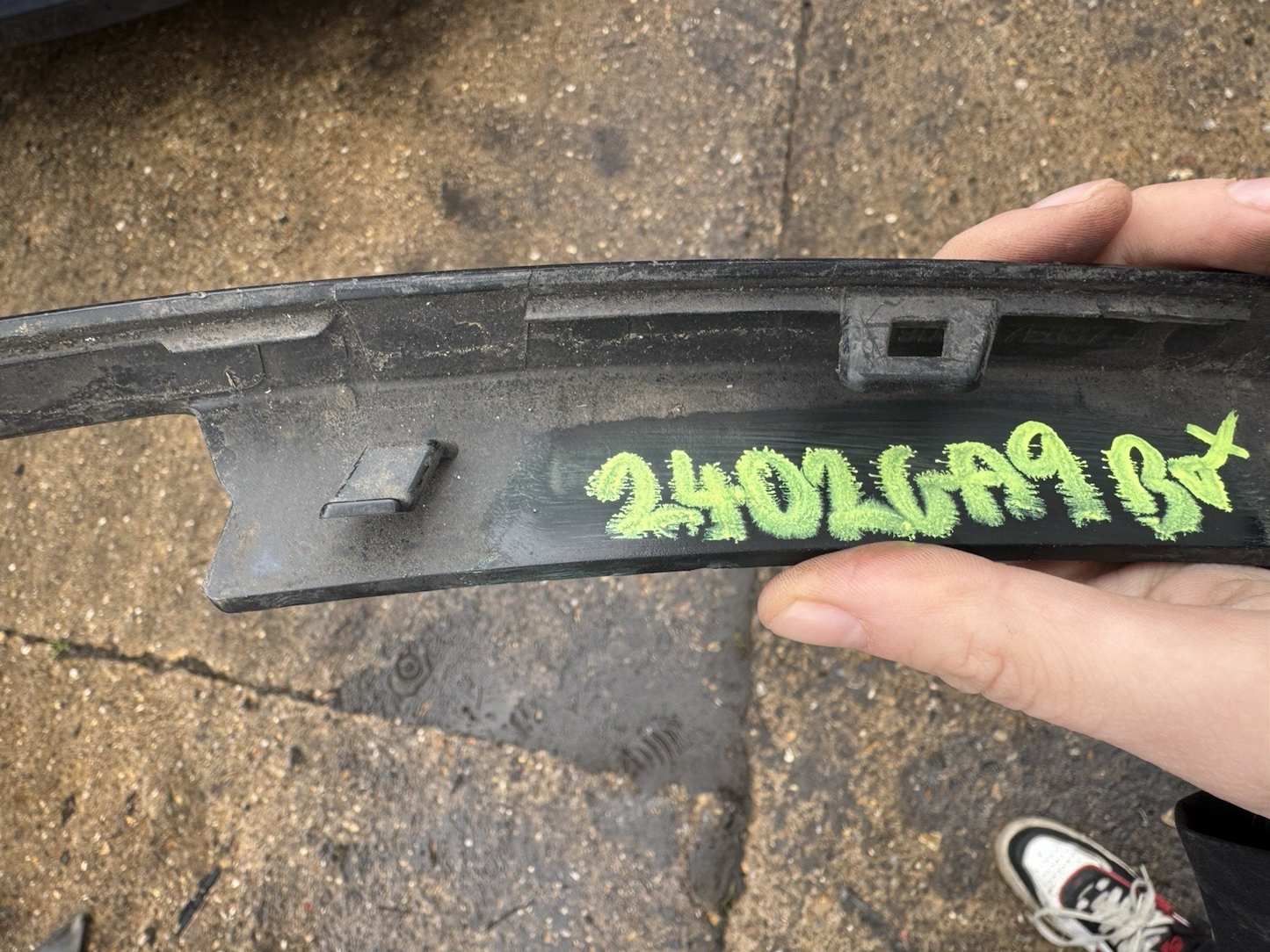 jaguar i-pace 18r- board bumper left front j9d3-17e837-a