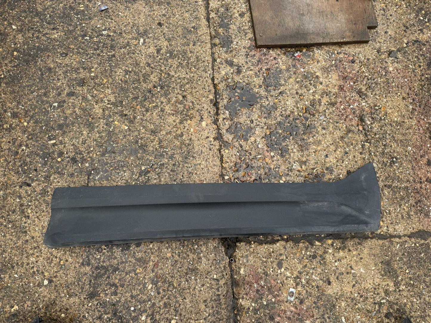 Volvo XC40 18-23 Front Right Door Lower Moulding Genuine 31448317 31448337 I9K10