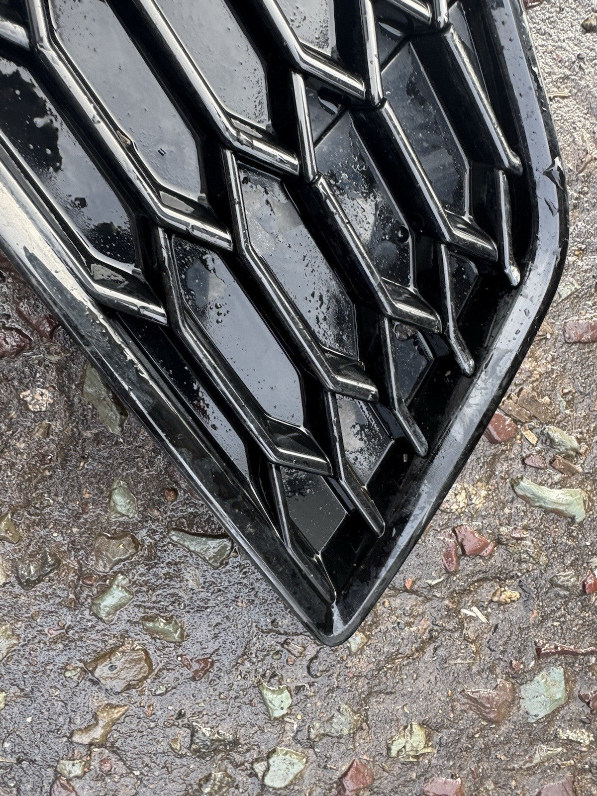 8uo807682T genuine audi outer grill