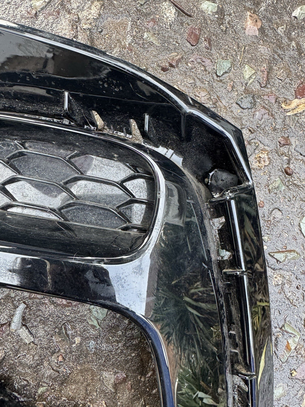 MG ZS FRONT BUMPER FOG LIGHT GRILLE TRIM LEFT PASSENGER SIDE 2022 10694868