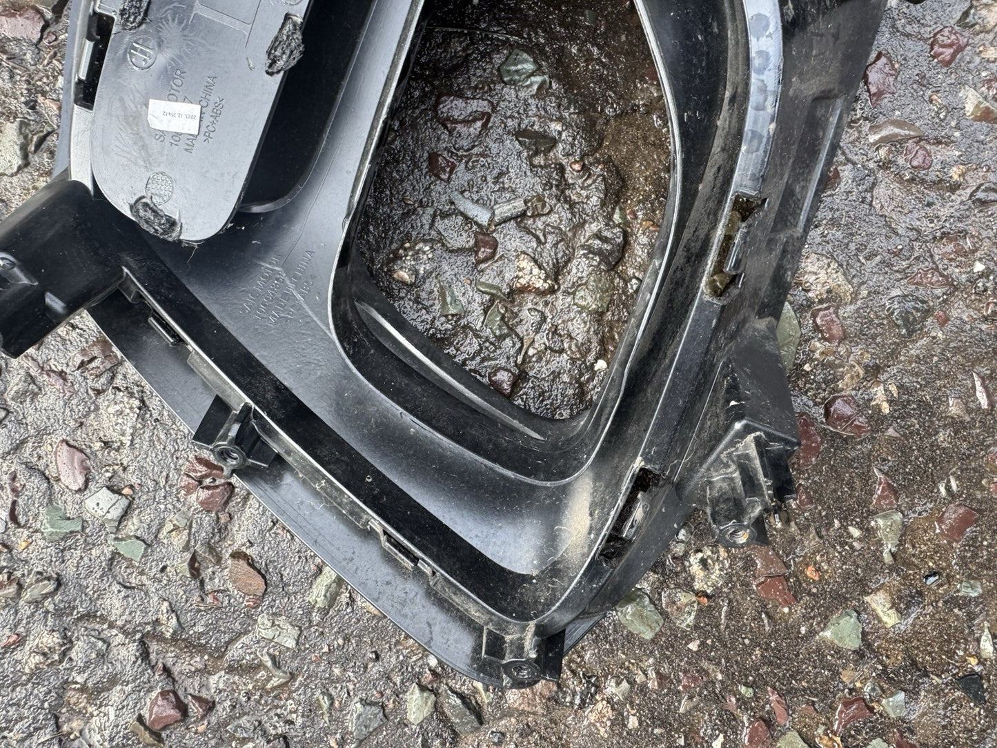 MG ZS FRONT BUMPER FOG LIGHT GRILLE TRIM LEFT PASSENGER SIDE 2022 10694868