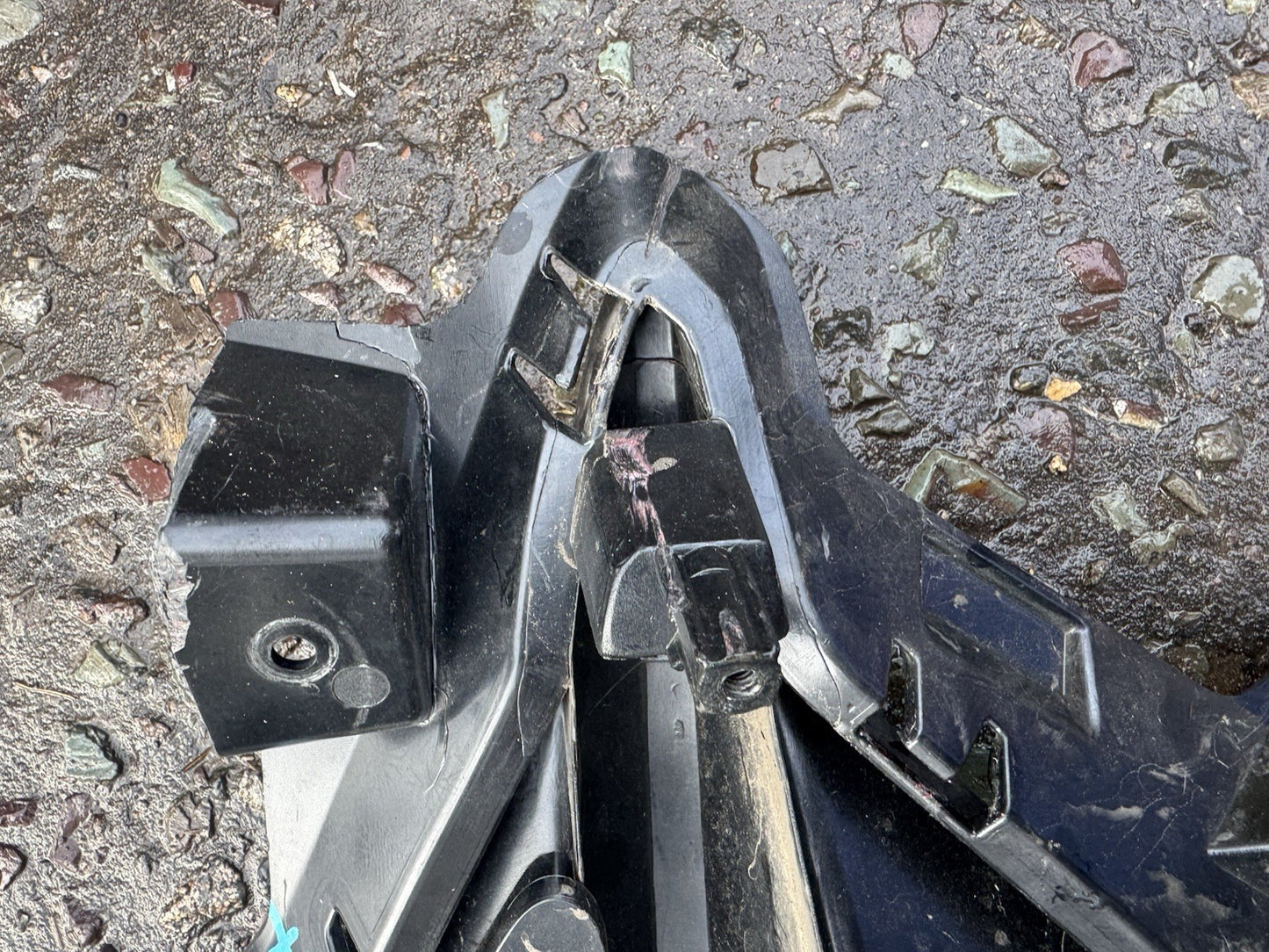 MG ZS FRONT BUMPER FOG LIGHT GRILLE TRIM LEFT PASSENGER SIDE 2022 10694868