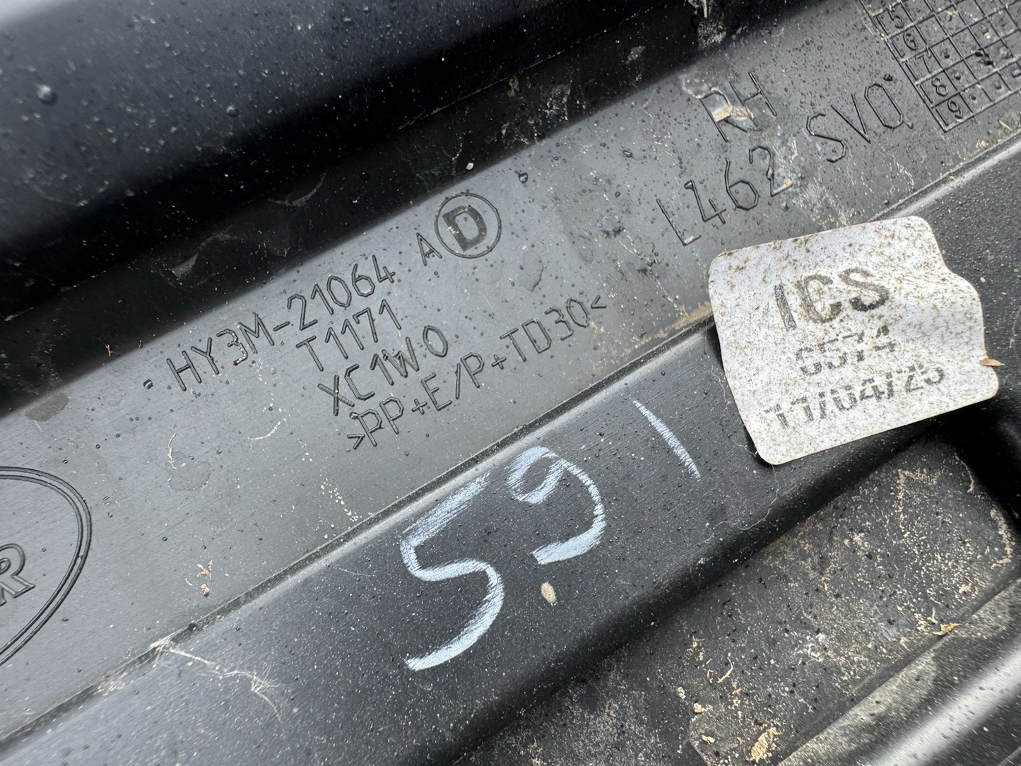 HY3M-21064-A Land Rover Discovery 5 Front Right Door Lower Gladding Mould Trim*