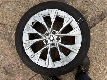 Skoda Superb "Dofida" 18-inch 8J alloy wheel SCRATCHED 3P0601025H