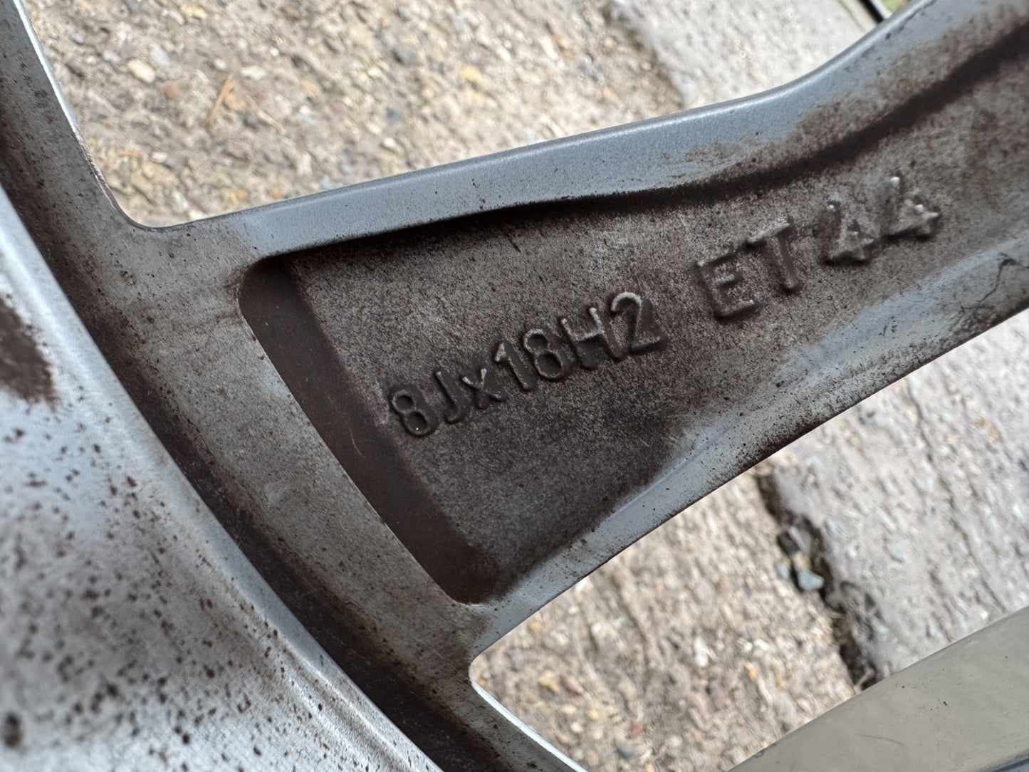 Skoda Superb "Dofida" 18-inch 8J alloy wheel SCRATCHED 3P0601025H