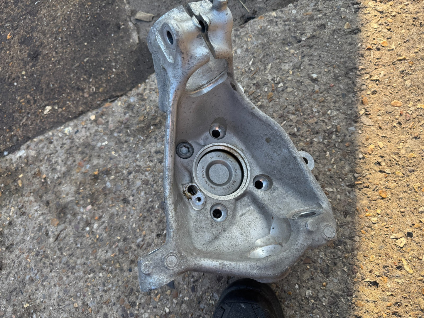 Genuine BMW G20 G22 G29 Front Right Hub Carrier Knuckle & Bearing 31216878614