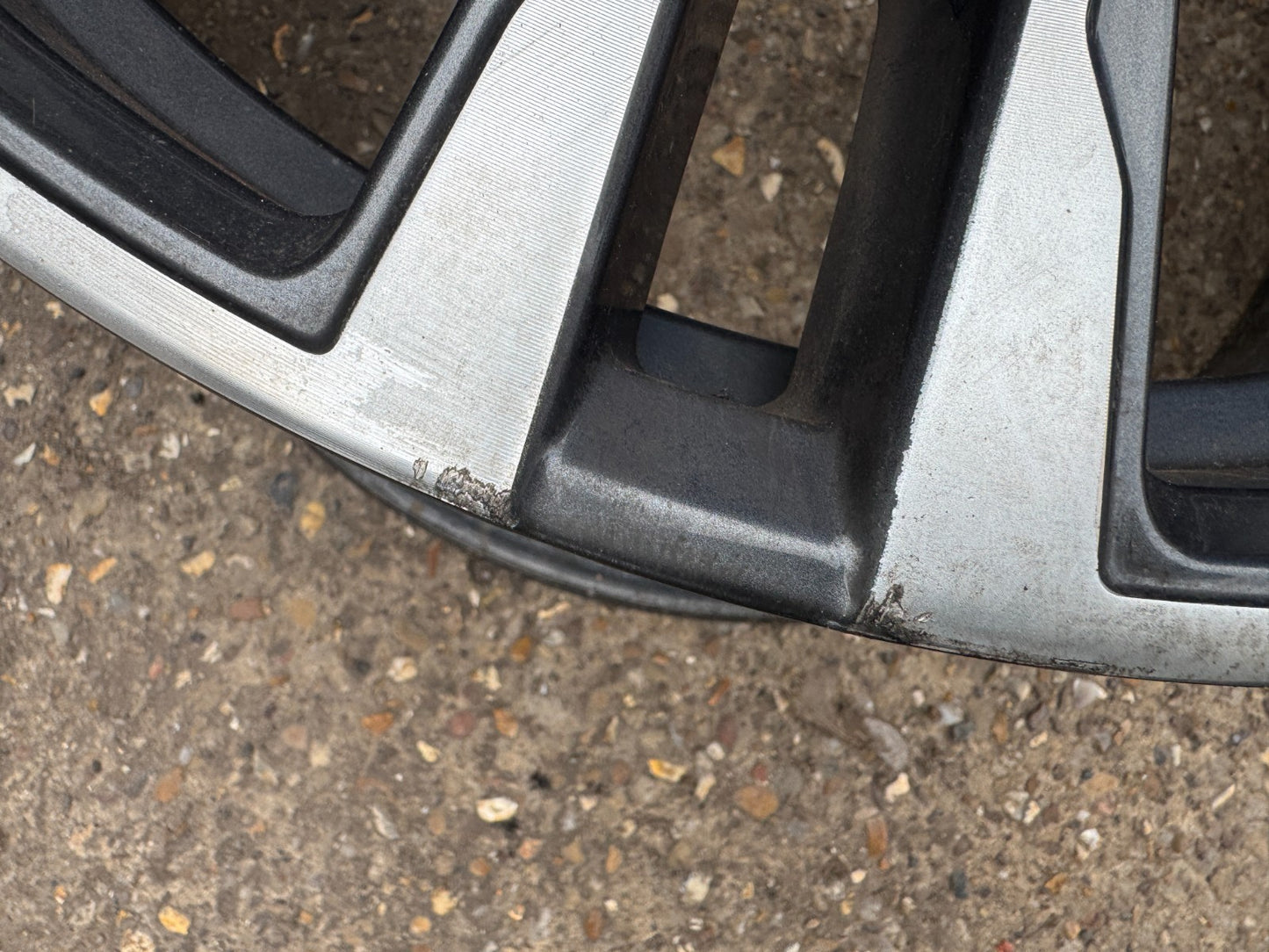 BMW F40 1 Series M Sport 819M Alloy Wheel 8092352 8Jx18 G18 SCRATCHED