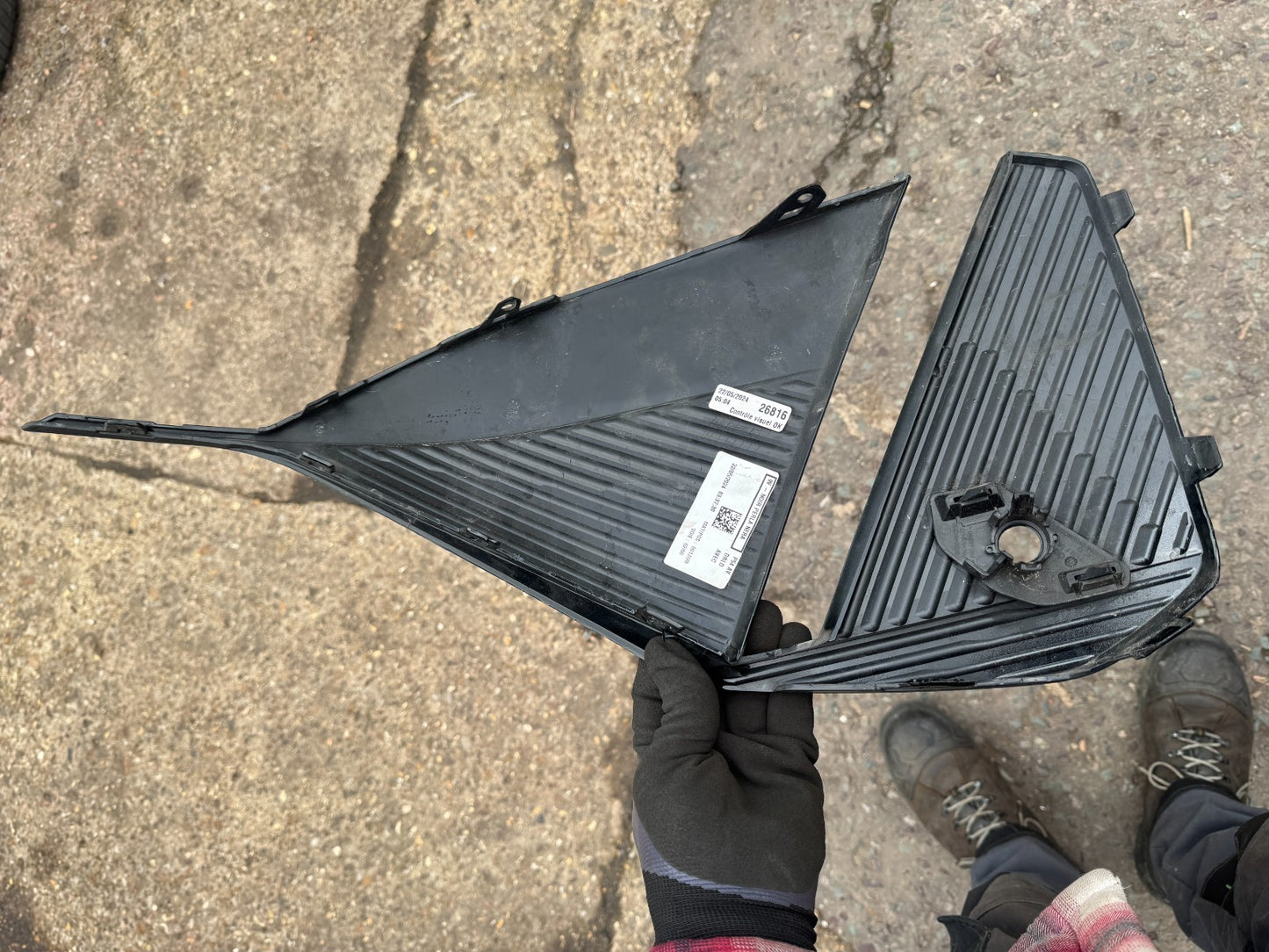 Peugeot 408 front bumper right RH grill 2022 -2025 Genuine 9840750980 Scratched