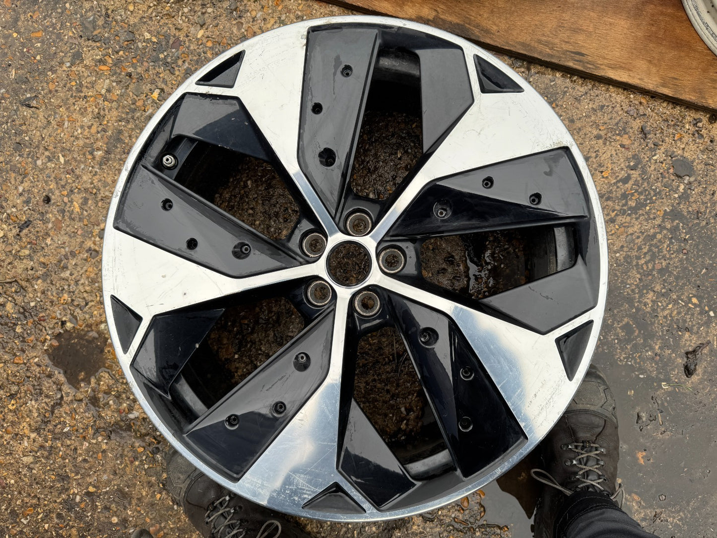 Jaguar IPace 22” Nighthawk Alloy  Wheel J9DM1007AB Needs Refurbishment