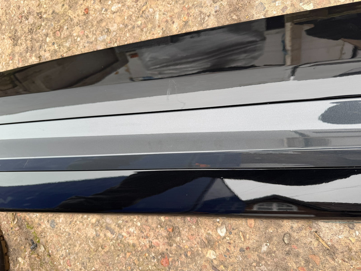 KIA SPORTAGE MK5 NQ5 2022-2025 FRONT RIGHT DOOR LOWER MOLDING TRIM 87722-R2300