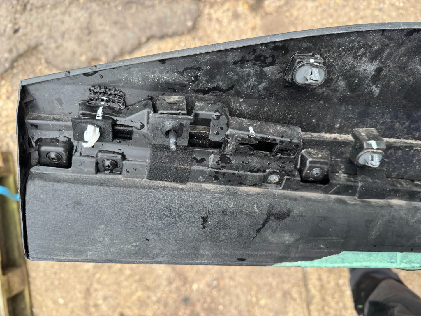 KIA SPORTAGE MK5 NQ5 2022-2025 FRONT RIGHT DOOR LOWER MOLDING TRIM 87722-R2300
