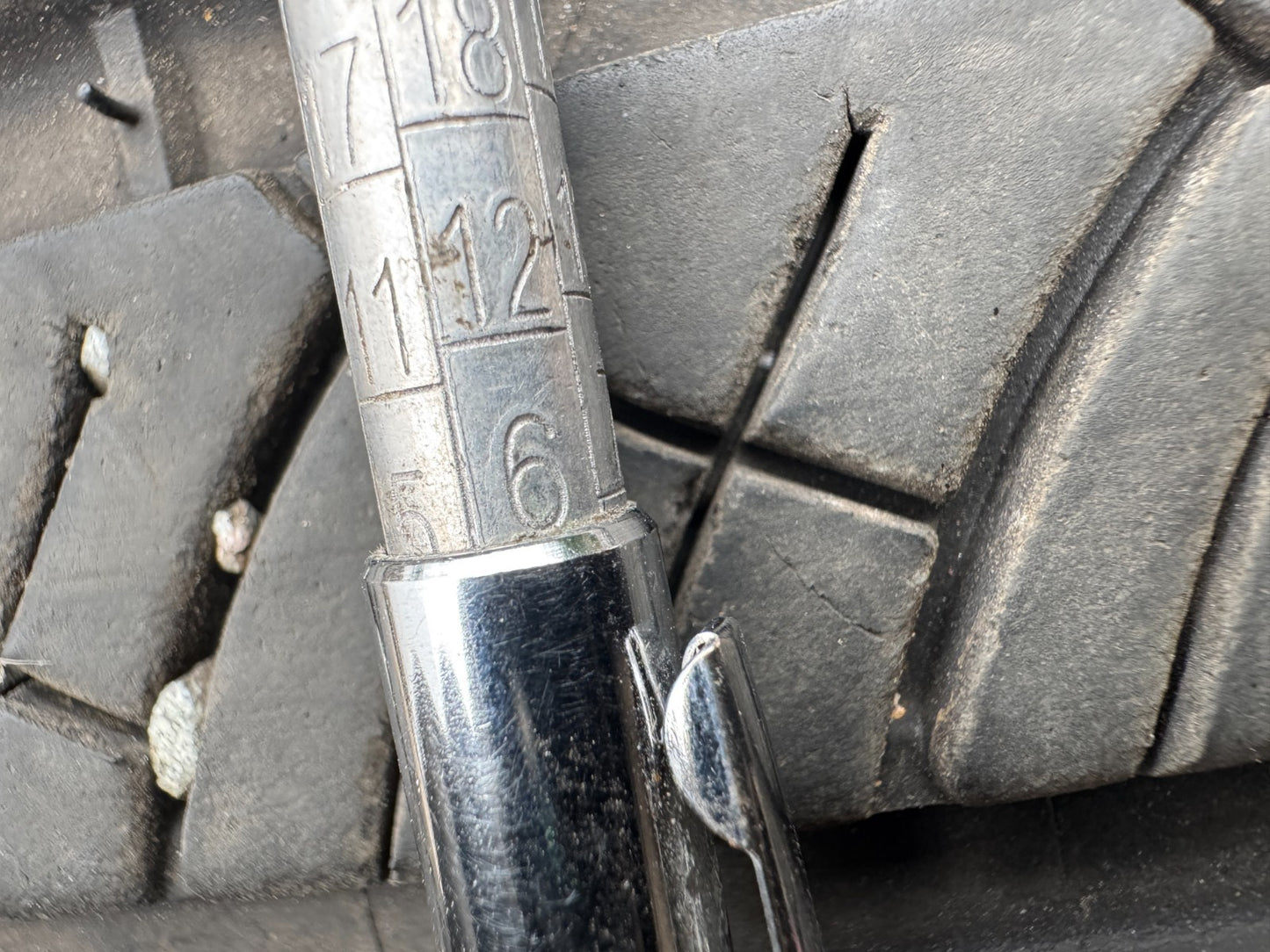 265/45/R21 104W Michelin latitude Tour HP M&S JLR Tyre 6mm PUNCTURED 265 45 21