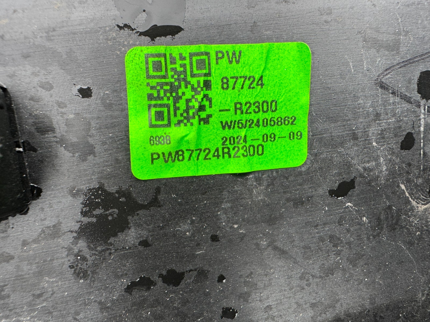 KIA SPORTAGE MK5 NQ5 2022-2025 FRONT RIGHT DOOR LOWER MOLDING TRIM 87722-R2300