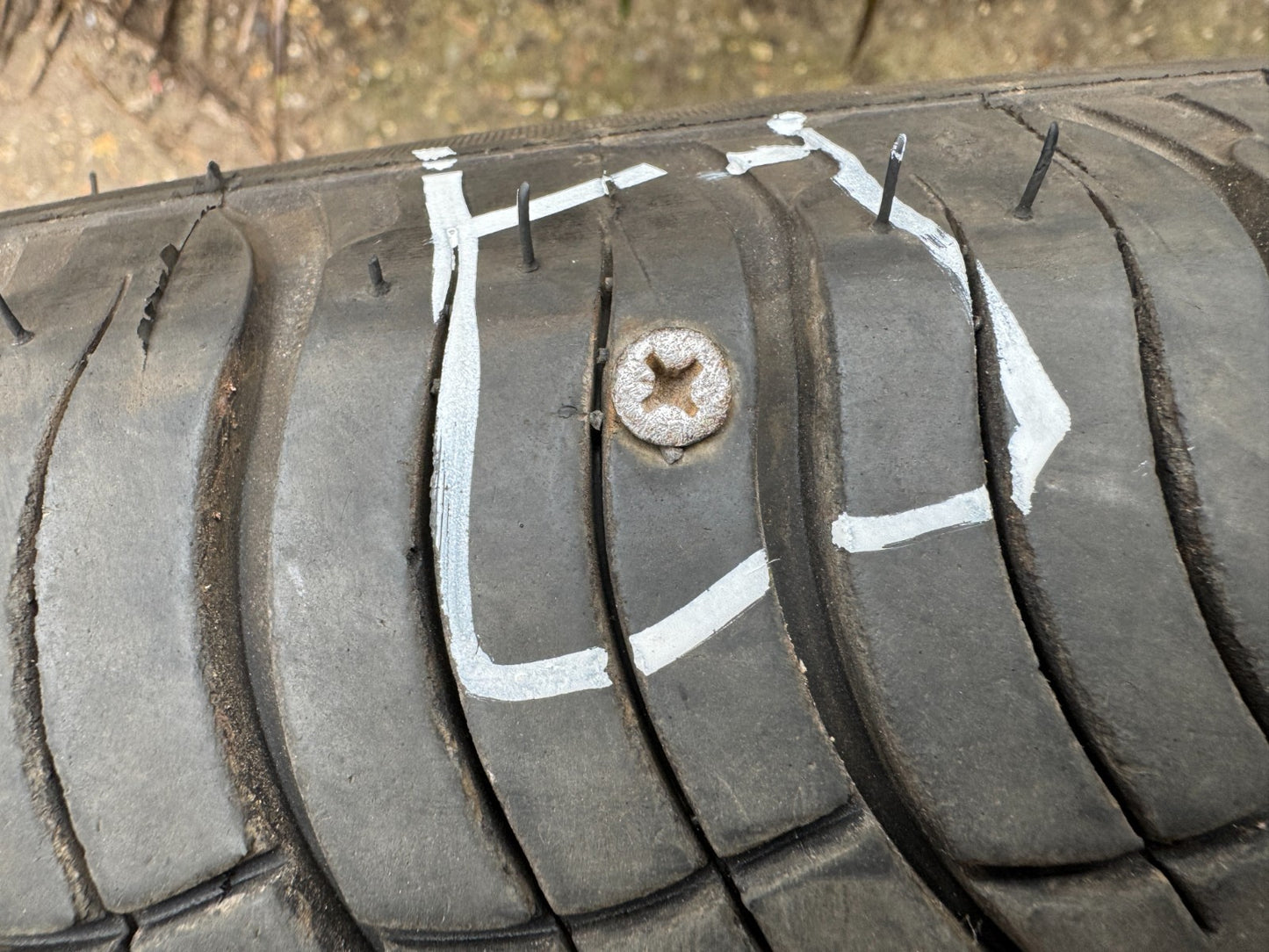 265/45/R21 104W Michelin latitude Tour HP M&S JLR Tyre 6mm PUNCTURED 265 45 21
