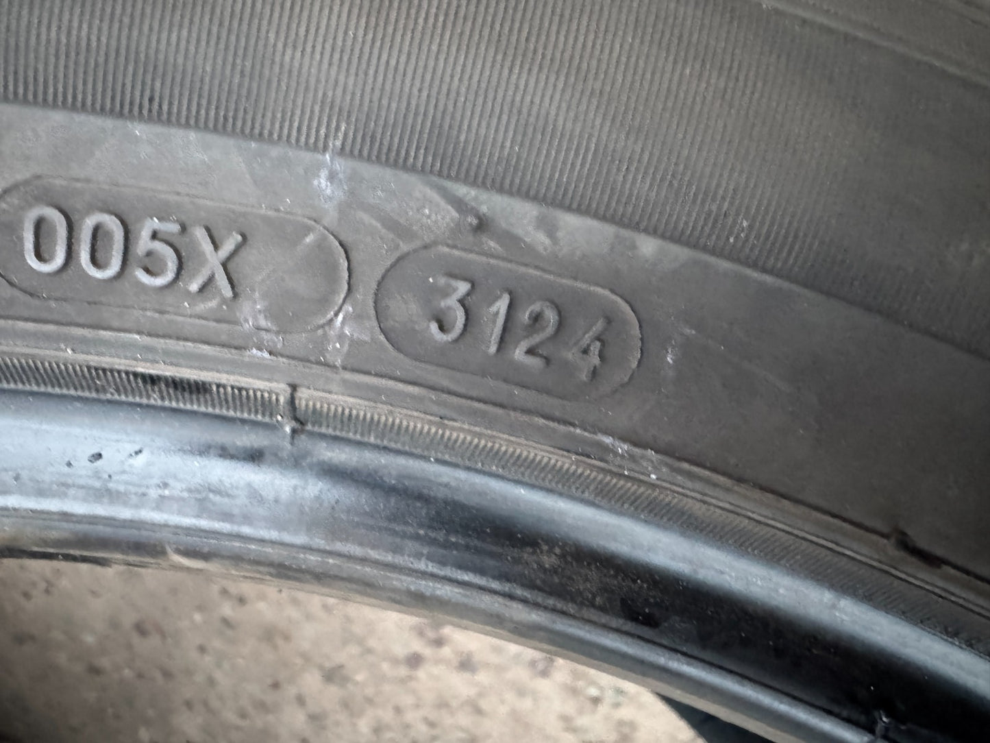 265/45/R21 104W Michelin latitude Tour HP M&S JLR Tyre 6mm 265 45 21 2024 tyre