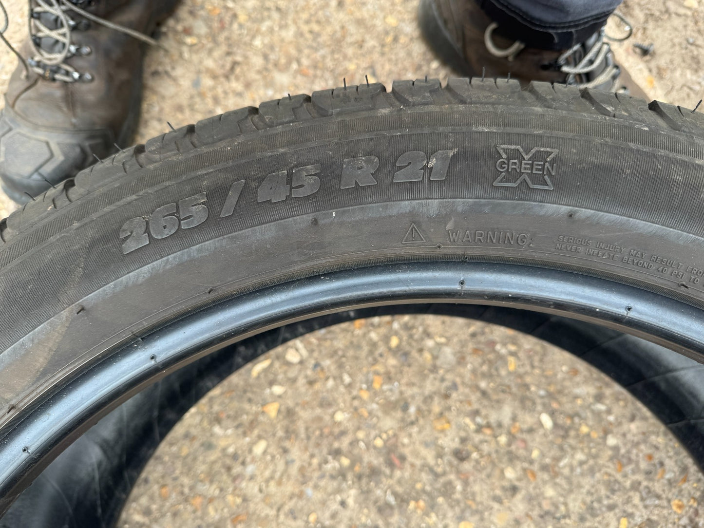 265/45/R21 104W Michelin latitude Tour HP M&S JLR Tyre 6mm PUNCTURED 265 45 21