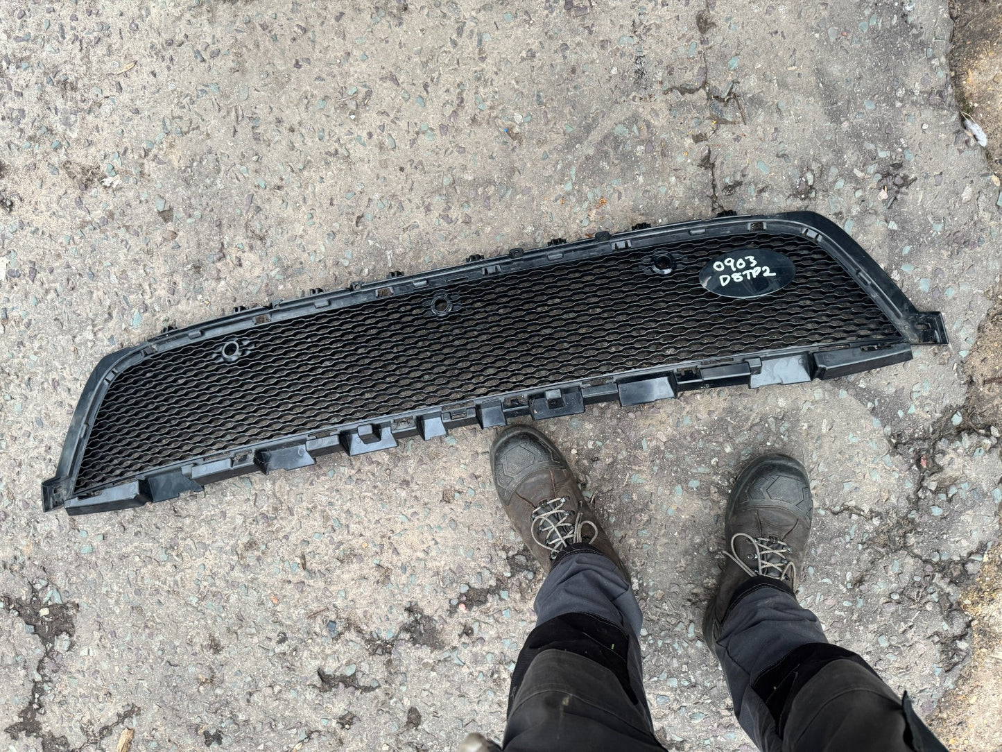 2025 Land Rover Range Rover Velar L560 Front Bumper Grille M8A2-17H750