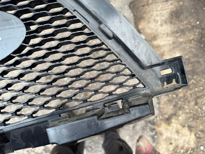 2025 Land Rover Range Rover Velar L560 Front Bumper Grille M8A2-17H750